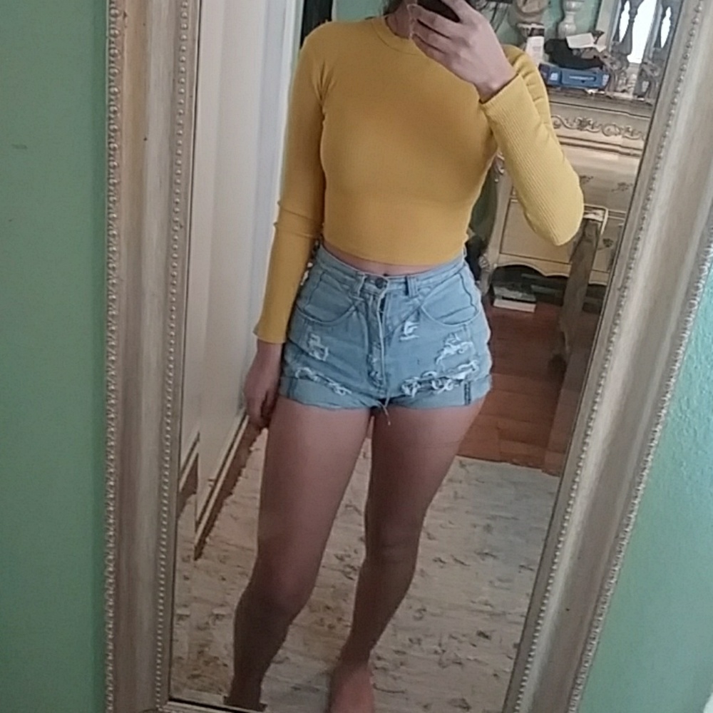 *******SOLD******Yellow ribbed croptop